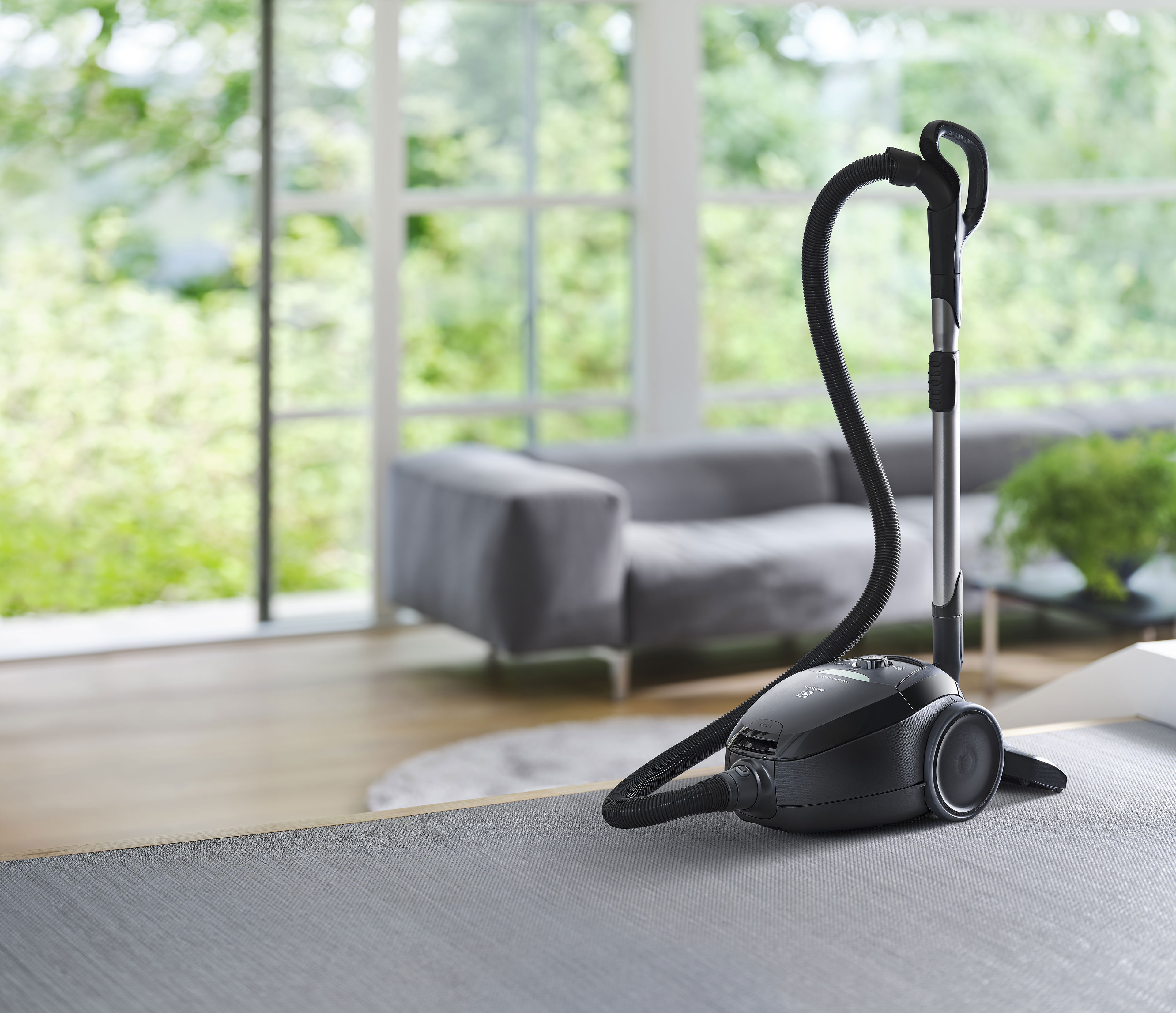 An Electrolux vacuum cleaner made in collaboration with Stena Recycling and made from 100% recycled and reused materials.