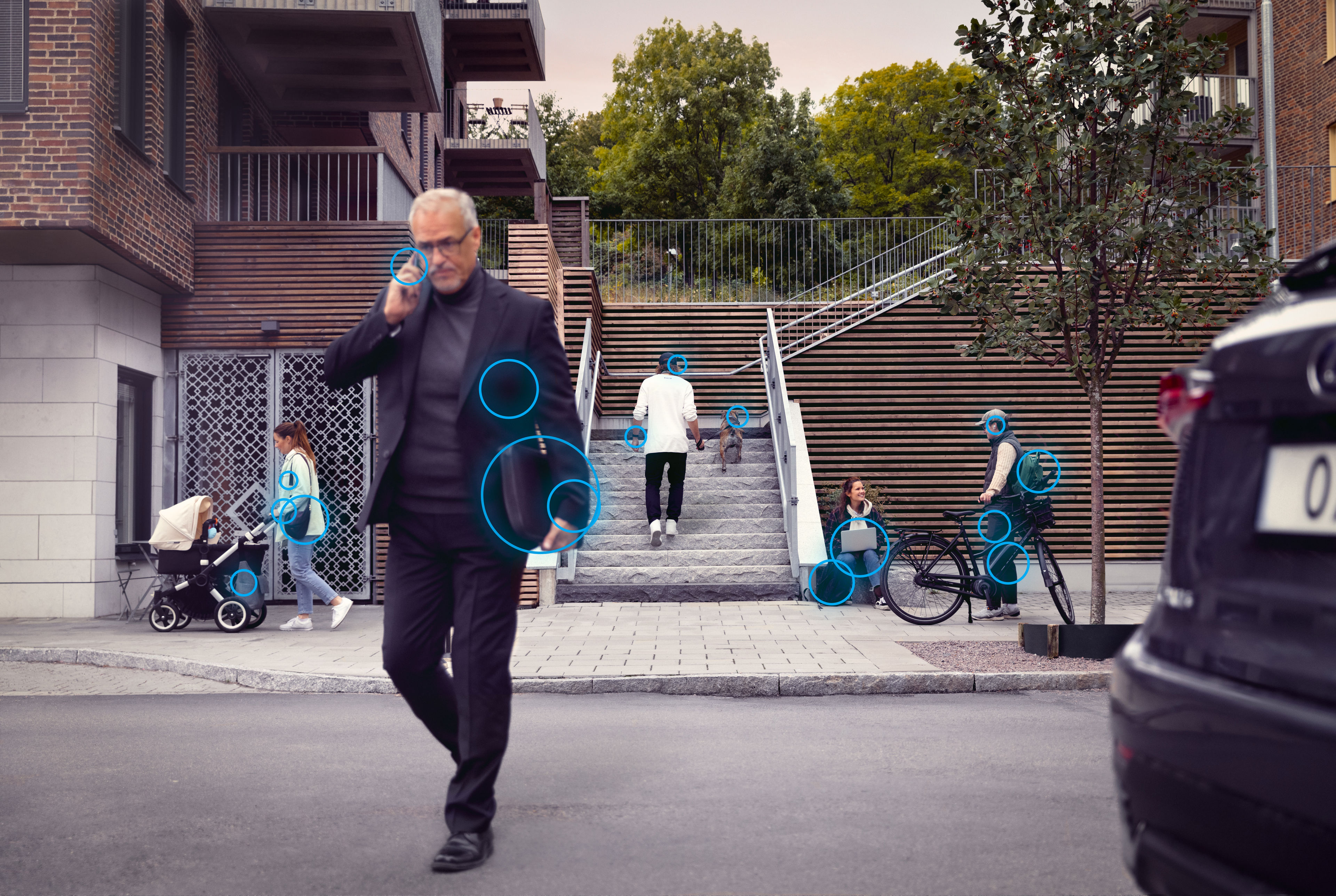 Straßenbild mit Kreisen, die auf Batterien verweisen