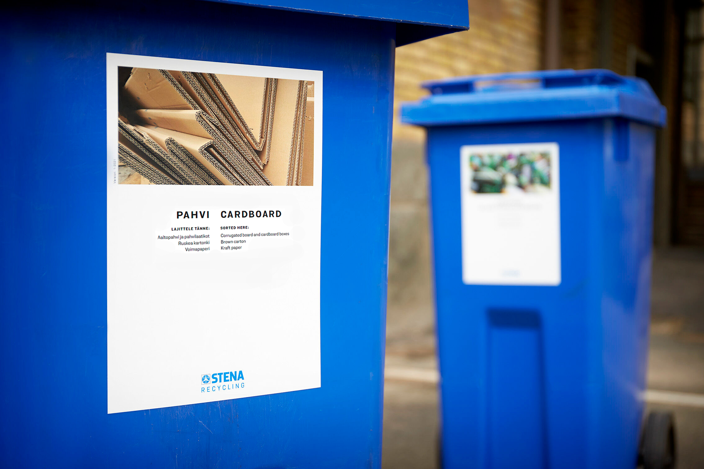 Lajitteluohjeet sinisessä paperinkeräysastiassa